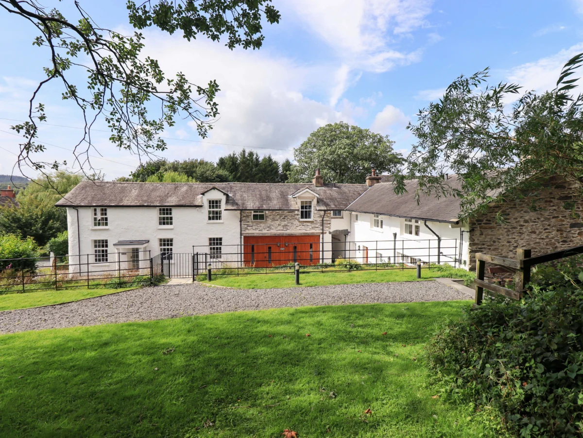 Abbots Reading Mews 1, Grizedale, Cumbria. In Lake District National Park. Rural location. Two beds.