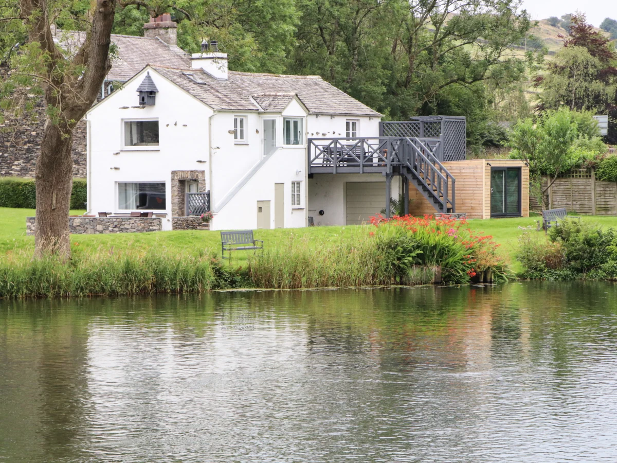 Riverbank Hideaway, Newby Bridge