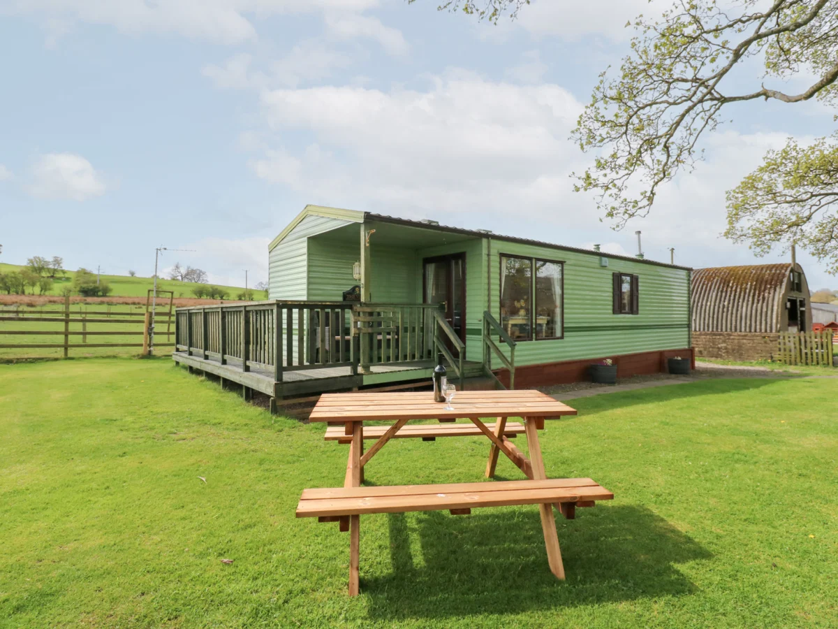 Row End farm, Brough
