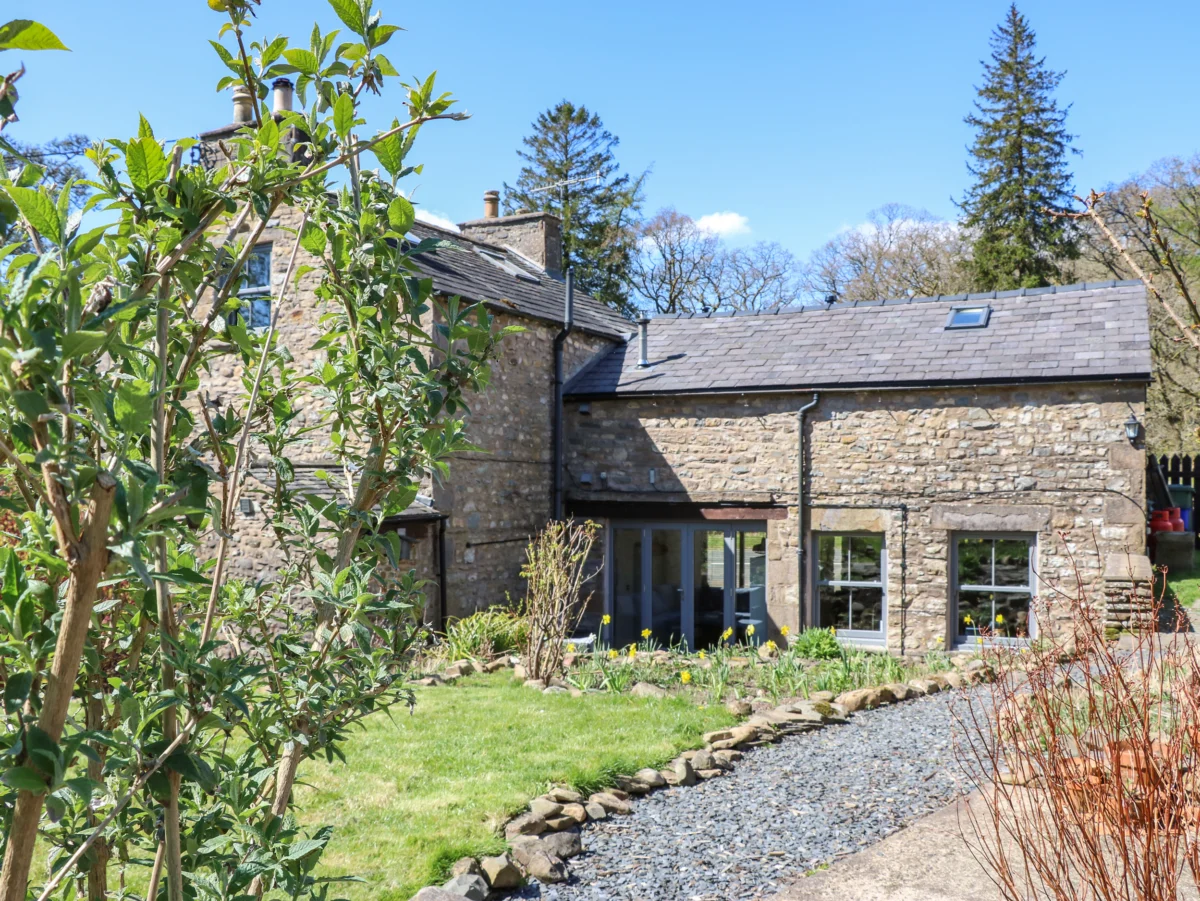 Burnt Mill Cottage Sedbergh, Cumbria. In the Yorkshire Dales National Park. Pet-friendly. Woodburner