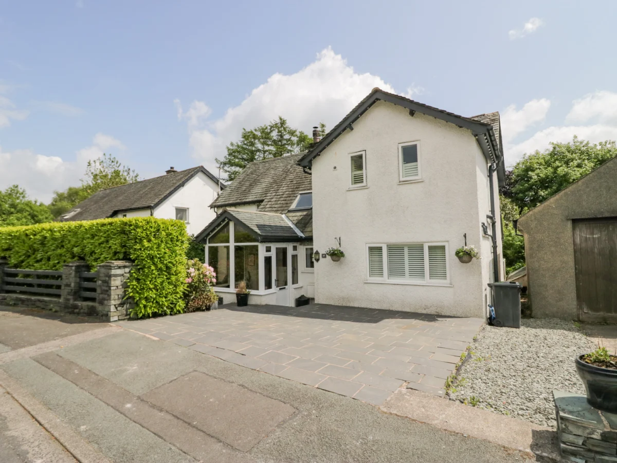 Holme Fell, Coniston, Cumbria, woodburning stove, pet-friendly, close to amenities and a lake, 4bed.