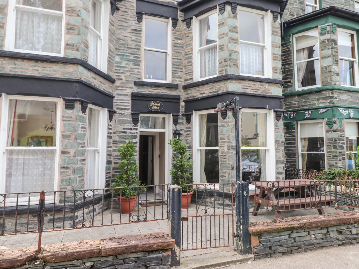 Melbreak, Keswick, Cumbria. In a National Park. Close to amenities. Smart TV. Free roadside parking.