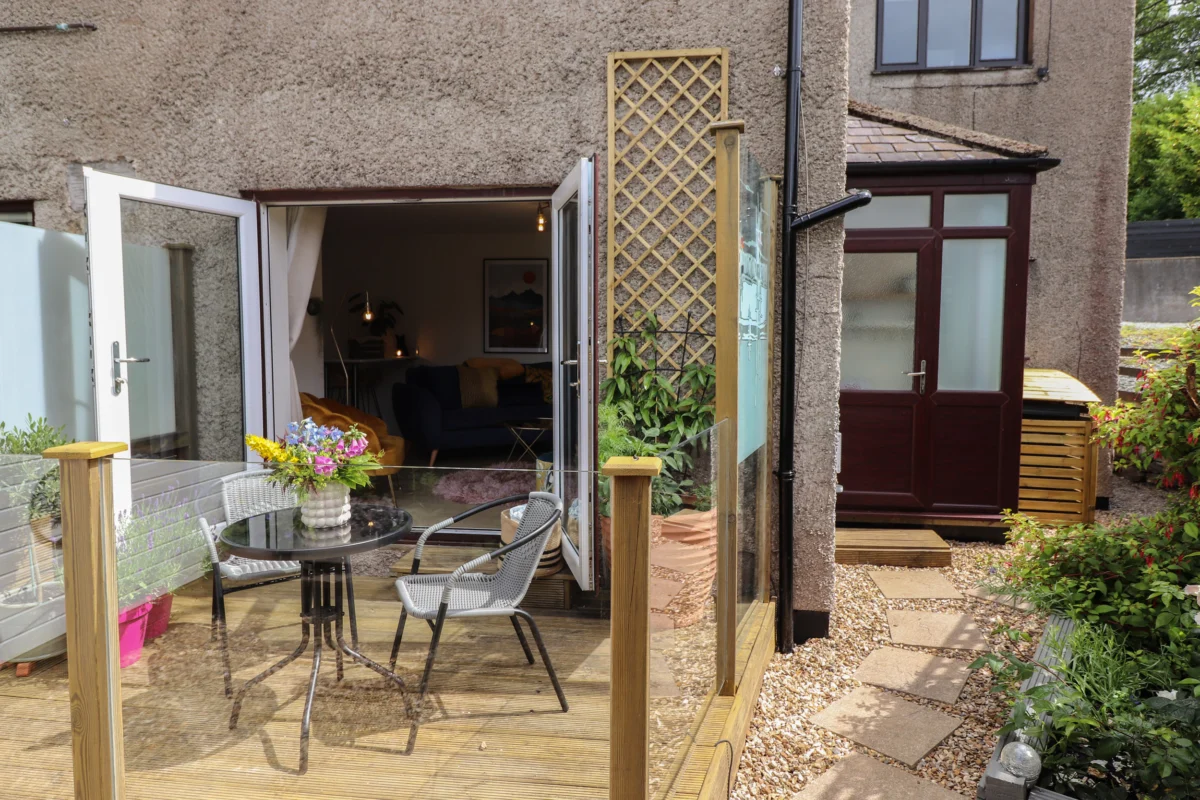 The Sunflower, Windermere, Cumbria. In National Park. Ground-floor living. Enclosed garden. Smart TV