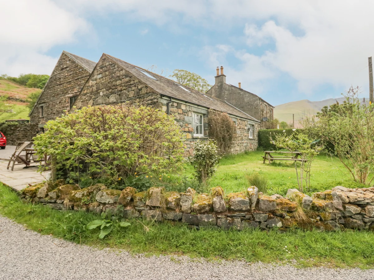 Shundraw Cottage in Threlkeld, Cumbria, ground-floor bedroom, Smart TVs, dog-friendly, close to shop