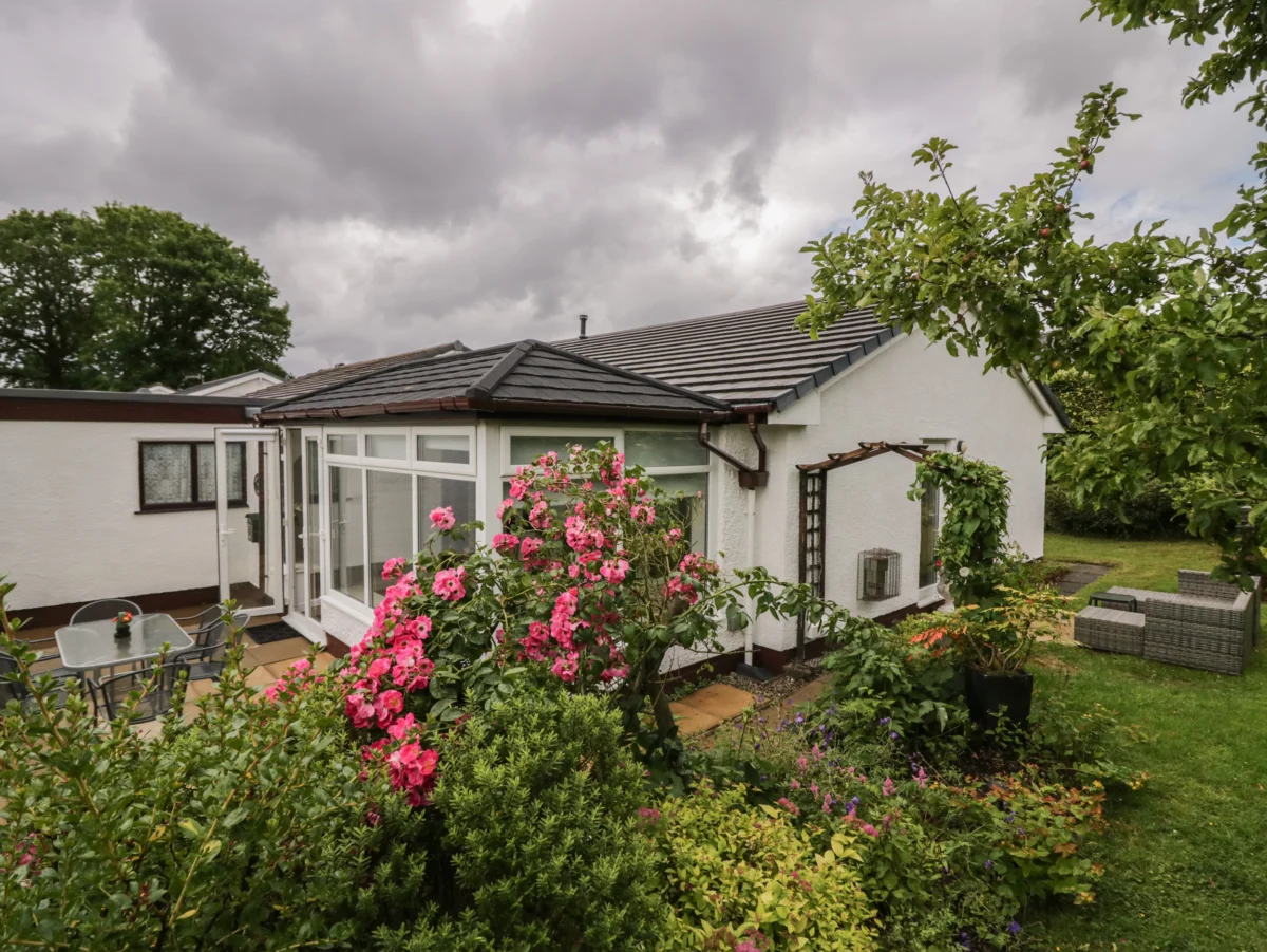 The Bird's Nest is in Bowness-On-Windermere, Cumbria. Three-bedroom bungalow in national park. Pets.