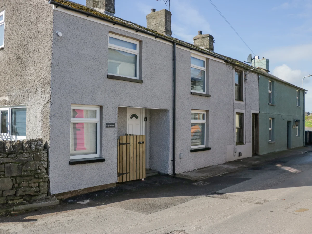 Crag View Cottage, Stainton With Adgarley, Dalton-In-Furness, Cumbria. Smart TV. Open-plan. Hot tub.