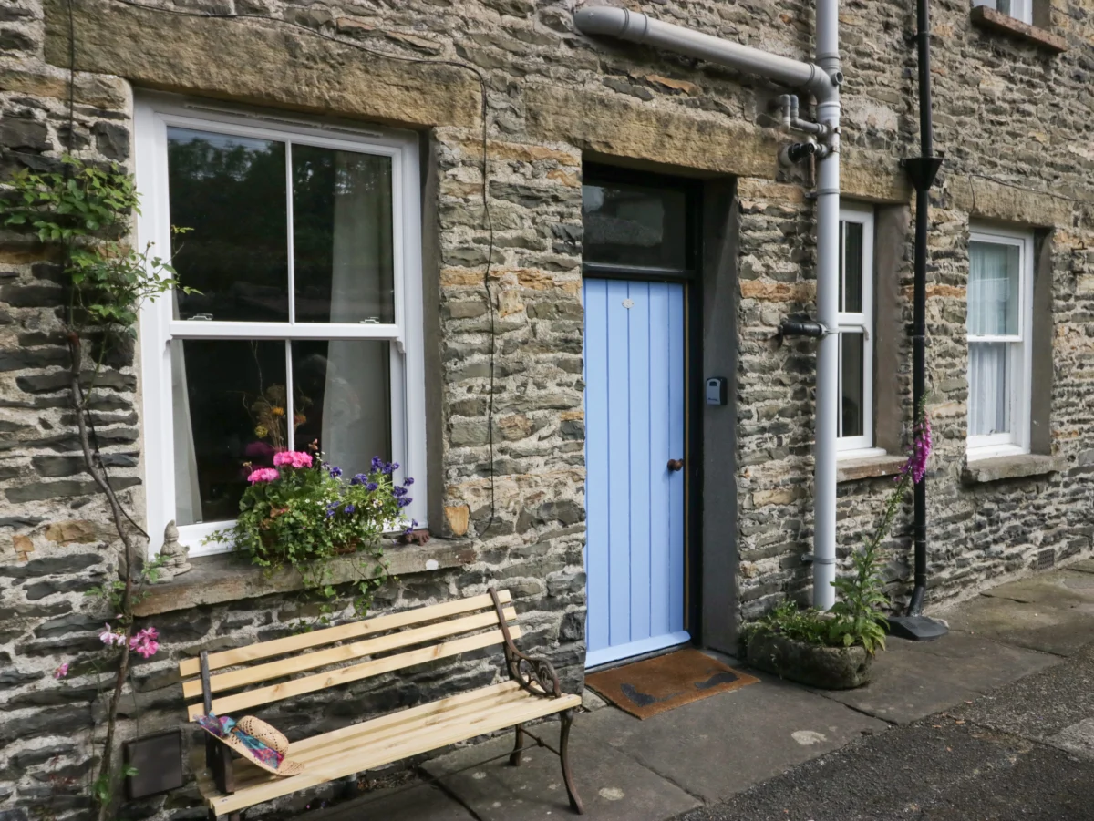 3 Mountain View, Sedbergh, Yorkshire Dales. Off-road parking. Enclosed garden. Open plan. Near river