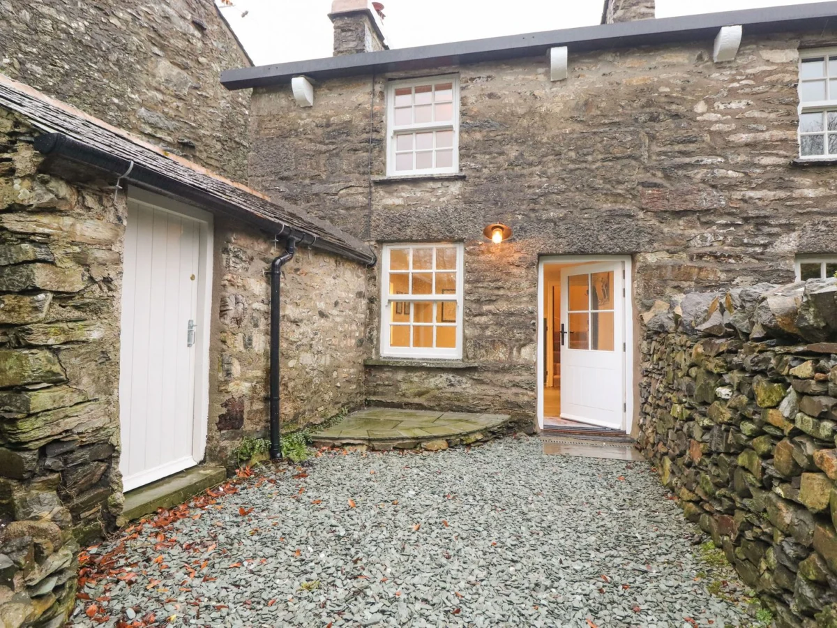 Hazelrigg Cottage, Newby Bridge, Cumbria. In a National Park. Close to amenities. Woodburning stove.