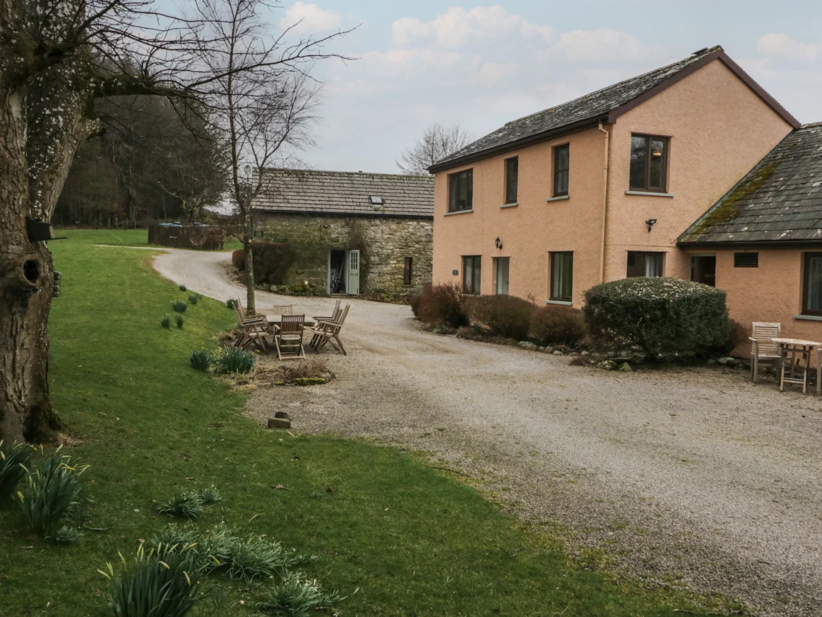 Winder Green, Askham, Cumbria. Countryside. Pet-friendly. Reverse-level. Lake District National park