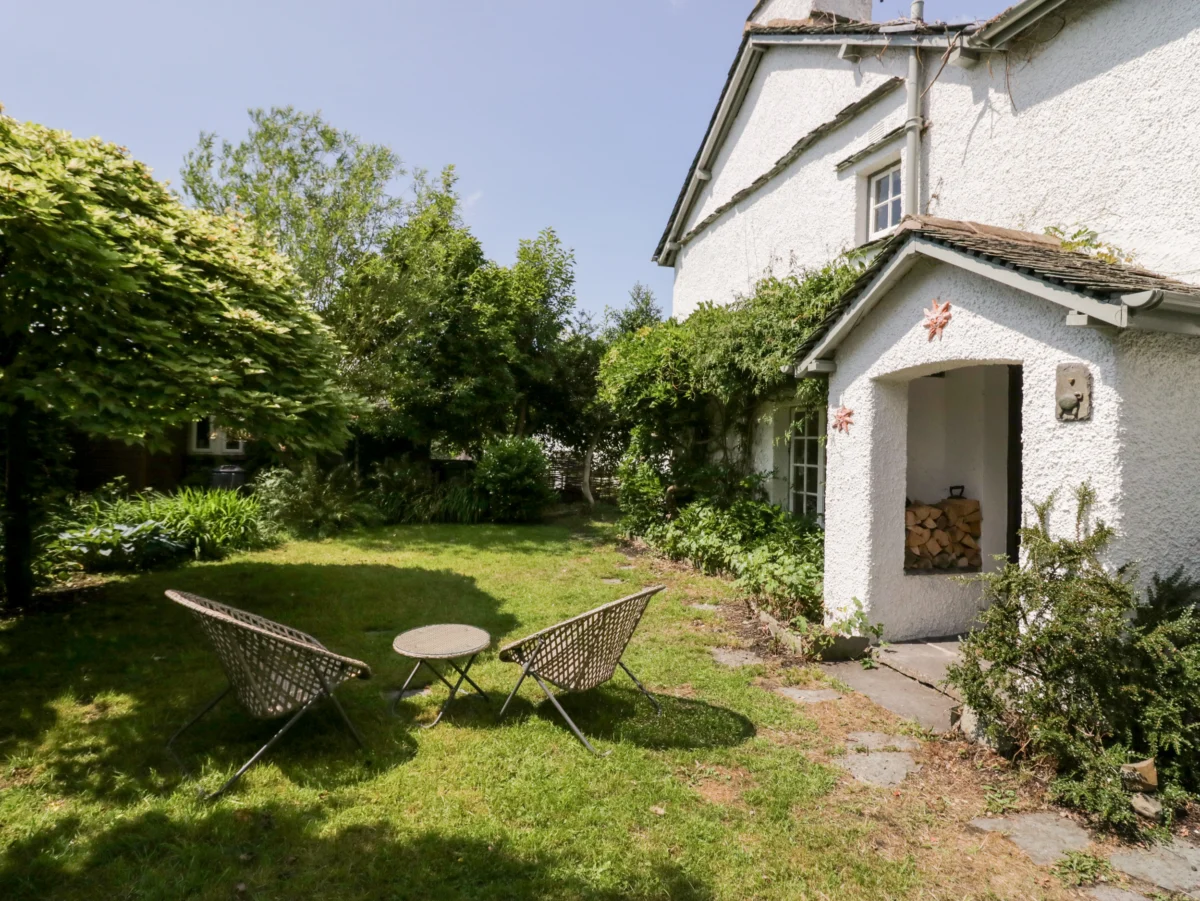 The Old House, Troutbeck Bridge, Cumbria. In a National Park. Close to amenities. Woodburning stove.