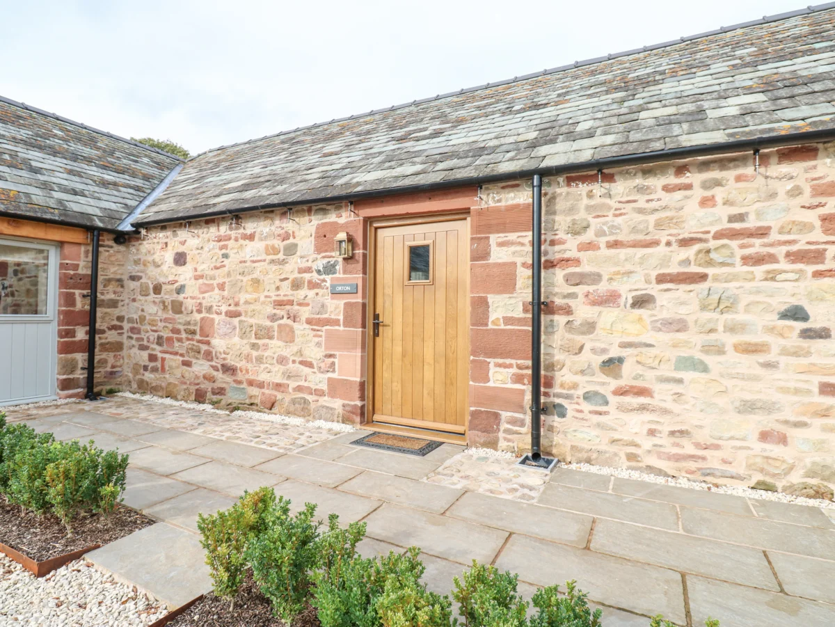 Orton, Flakebridge near Appleby-In-Westmorland, Cumbria. Close to AONB. Pet-friendly. Open-plan. TV.