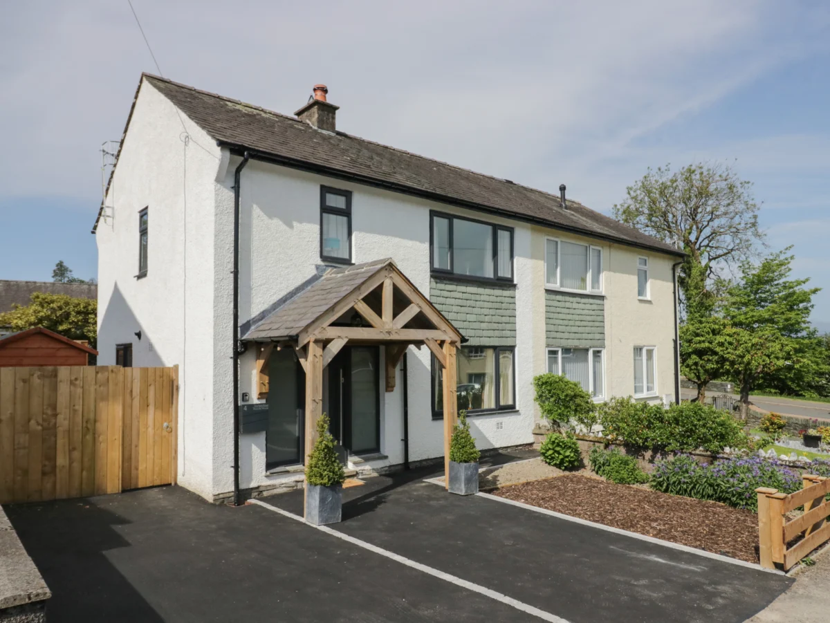 Ananda House, Windermere, Lake District. Three bedrooms. Off-road parking. Pet-friendly. Rear garden