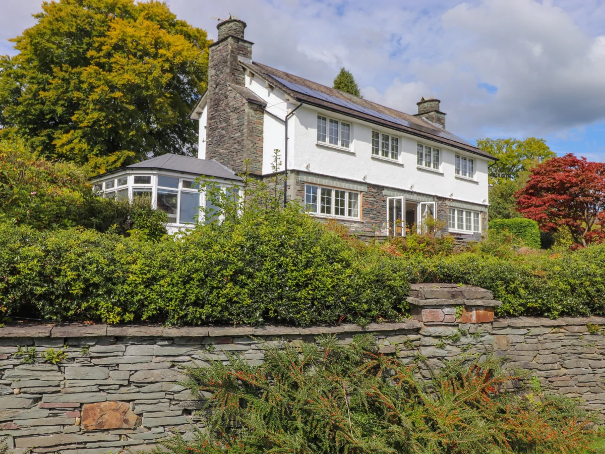 The Birches, Windermere, Cumbria. Close to a shop, a pub and a lake. Off-road parking. 4 bedrooms TV
