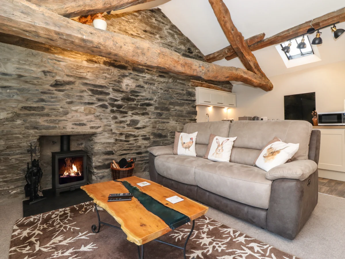 Spinners Loft, in Hawkshead, Cumbria. In Lake District National Park. Central location. Pet-friendly