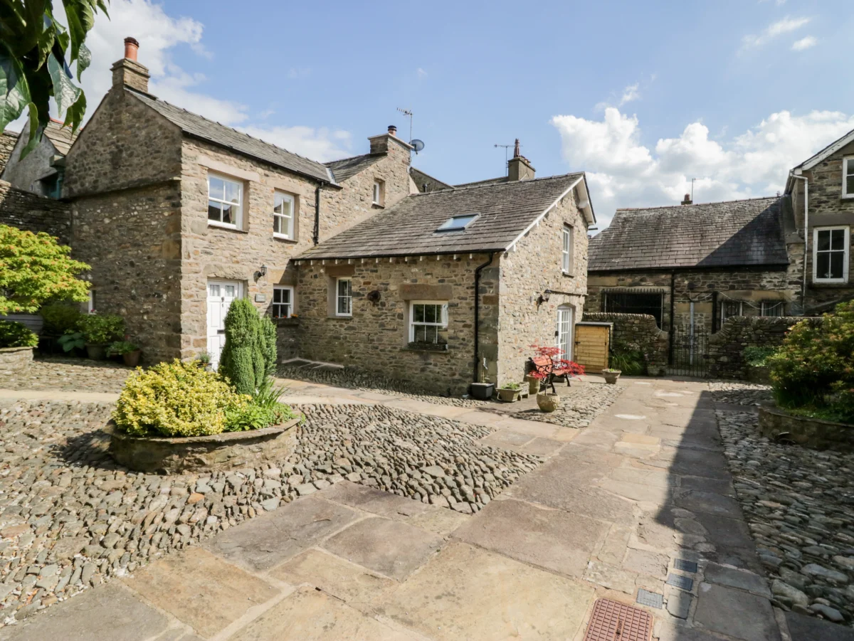 Ramblers Rest, rests in Sedbergh, in Cumbria. In National Park. Woodburning stove. Smart TV. Parking