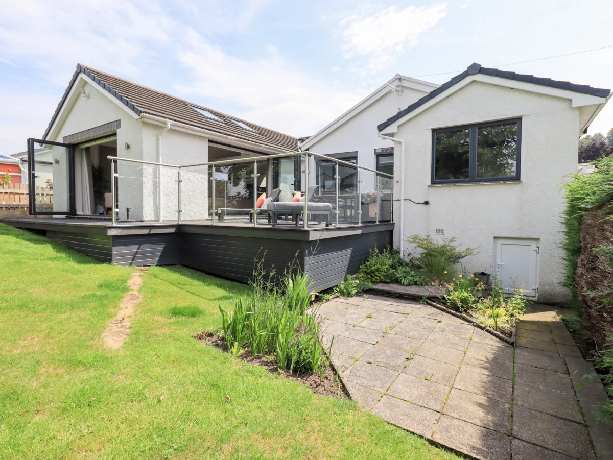 Yonder Lea in Bowness-On-Windermere, Cumbria. Single-storey. Close to town centre. Lake views. WiFi.