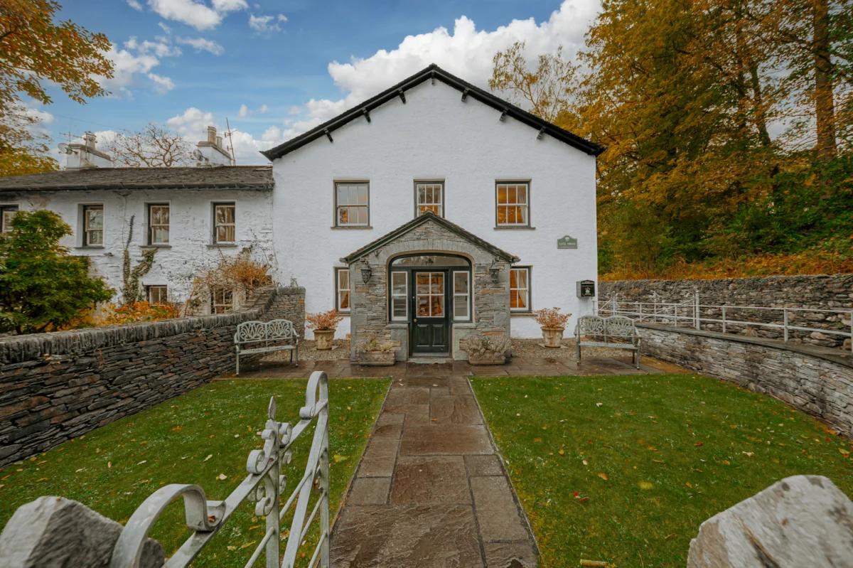 Gate House, is in Coniston, Cumbria. Four-bedroom home with stunning riverside views. Hot tub. Pets.