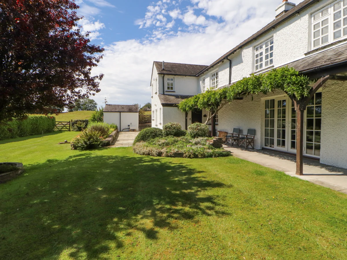Stang Farm, near Kendal, Cumbria. Countryside location. Pet-friendly. Character features. Woodburner