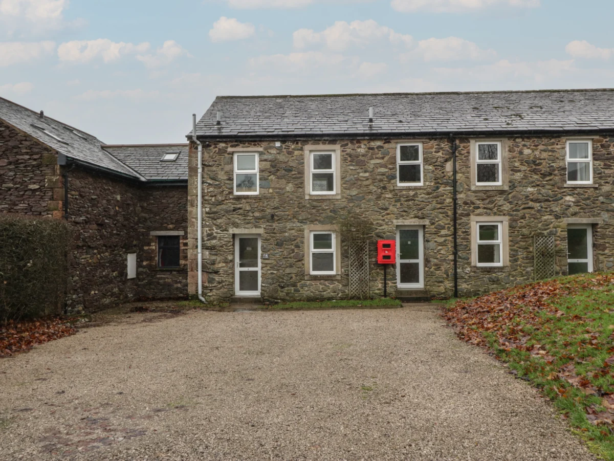 8 Little Mell Fell, Watermillock near Pooley Bridge, Cumbria. Close to a lake. In National Park. TV.
