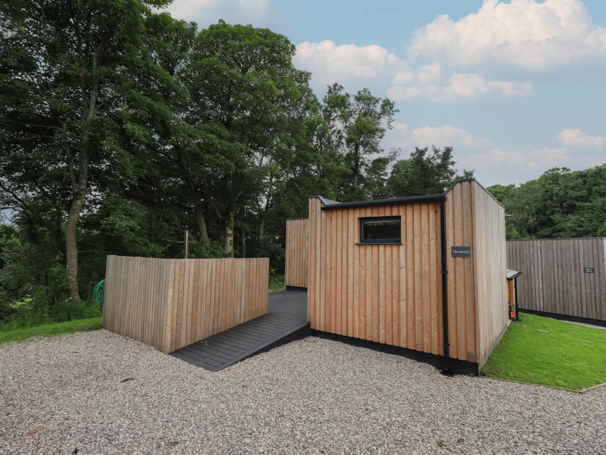Herdwick Cabin, Hatton near Penruddock, Cumbria. In a National Park. Hot tub. Pet-friendly. WiFi. TV
