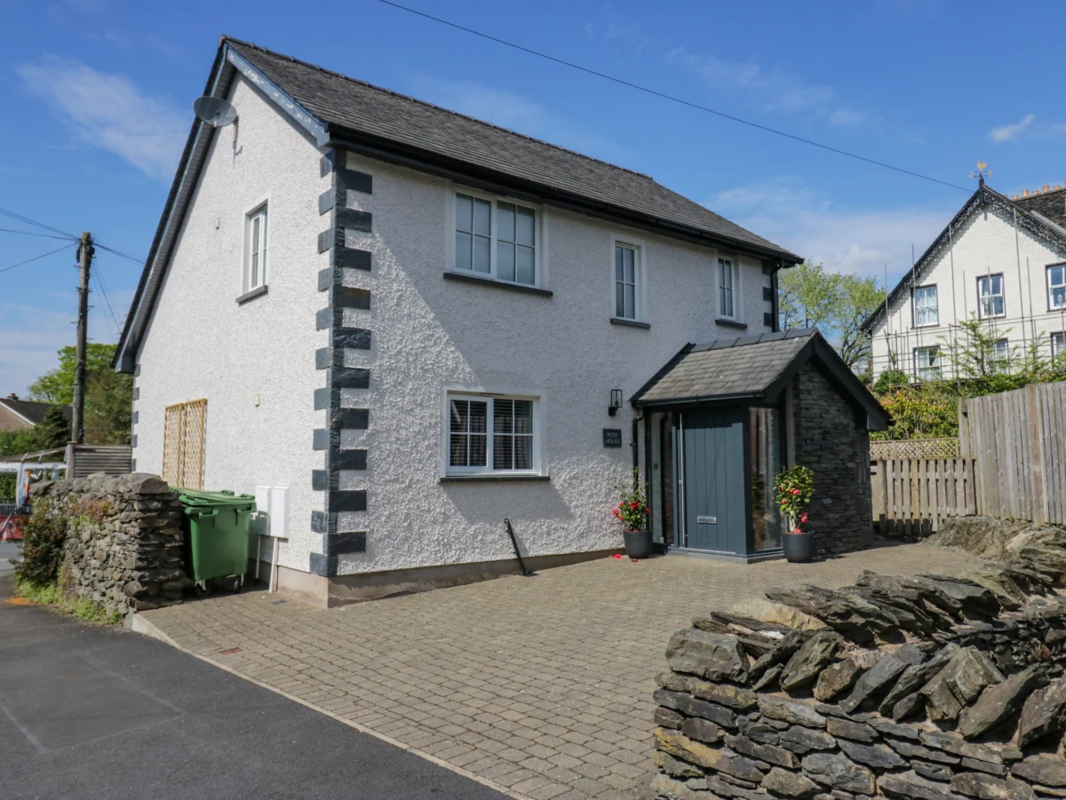Rose House, Windermere, Cumbria. WiFi, Lake District National Park, pub nearby. In a National Park