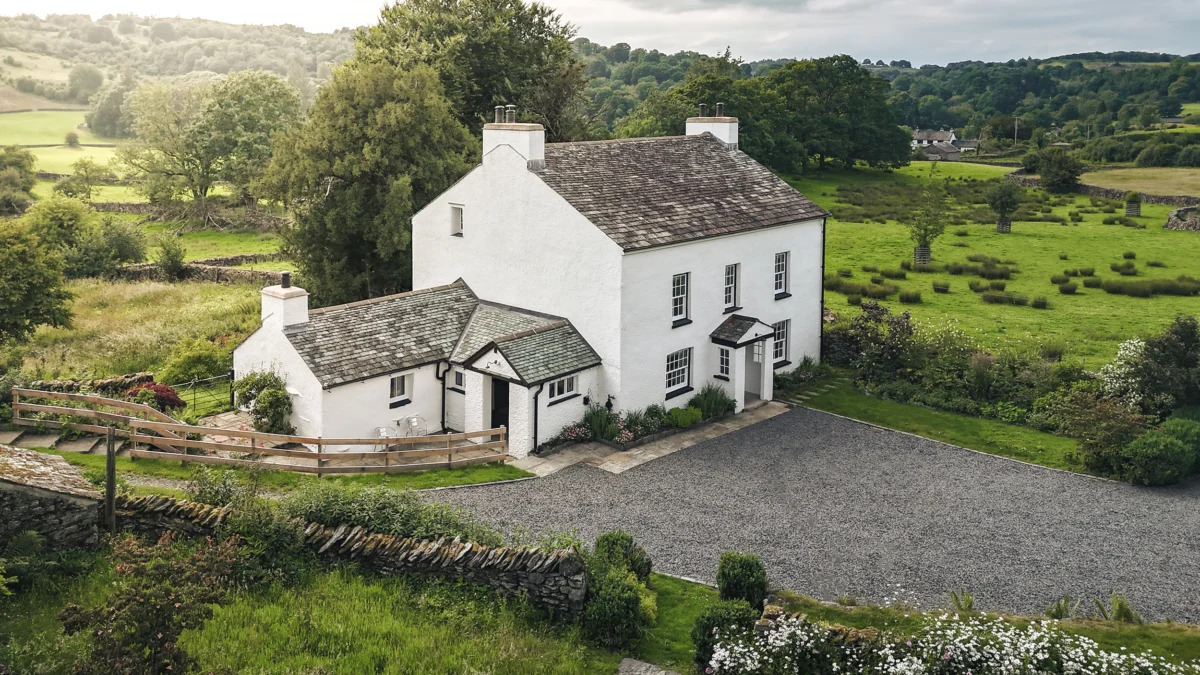 Green Yew near Bowness-On-Windermere, Cumbria. Open-plan. Woodburning stove. In Lake District. WiFi.