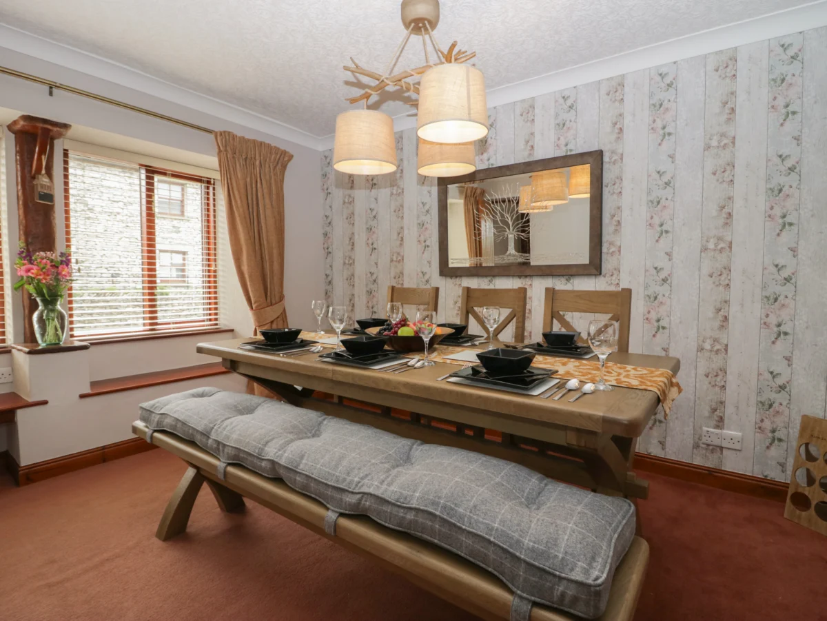 1 Gilpin House in Levens, Cumbria, The Lake District. Smart TV. Pet-friendly. Family-friendly. WiFi.