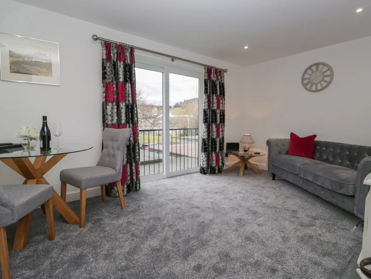 Yewdale View Apartment in Coniston, Cumbria. Mountain view. Electric fire. Juliet balcony. Smart TV.