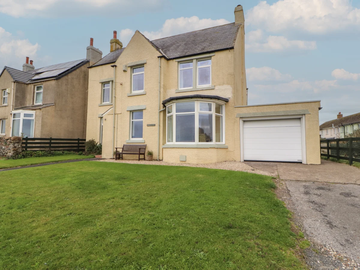 Burnbank is in Allonby, Cumbria. Near a beach. Off-road parking. Pet-friendly. TV. Garden. Gas fire.