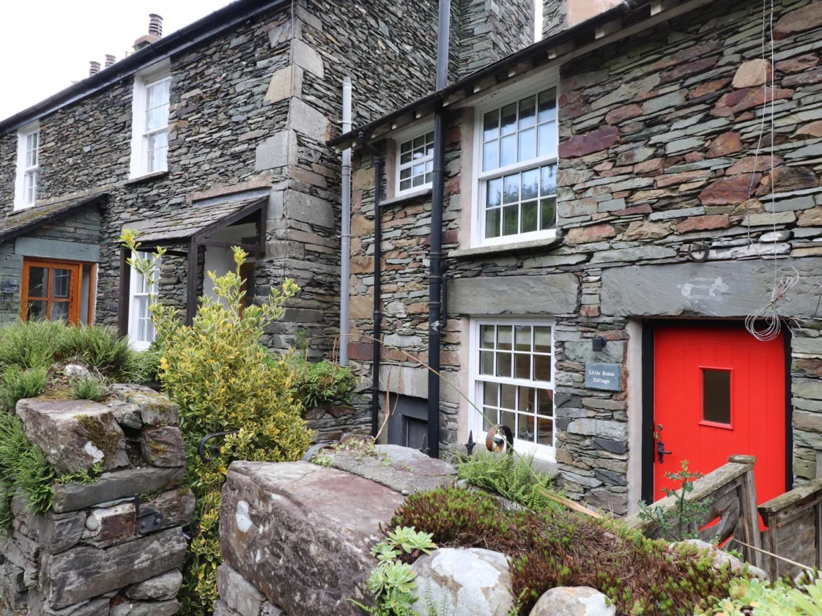 Little Robin Cottage, in Ambleside, Cumbria. In Lake District National Park. Pet-friendly. Romantic.