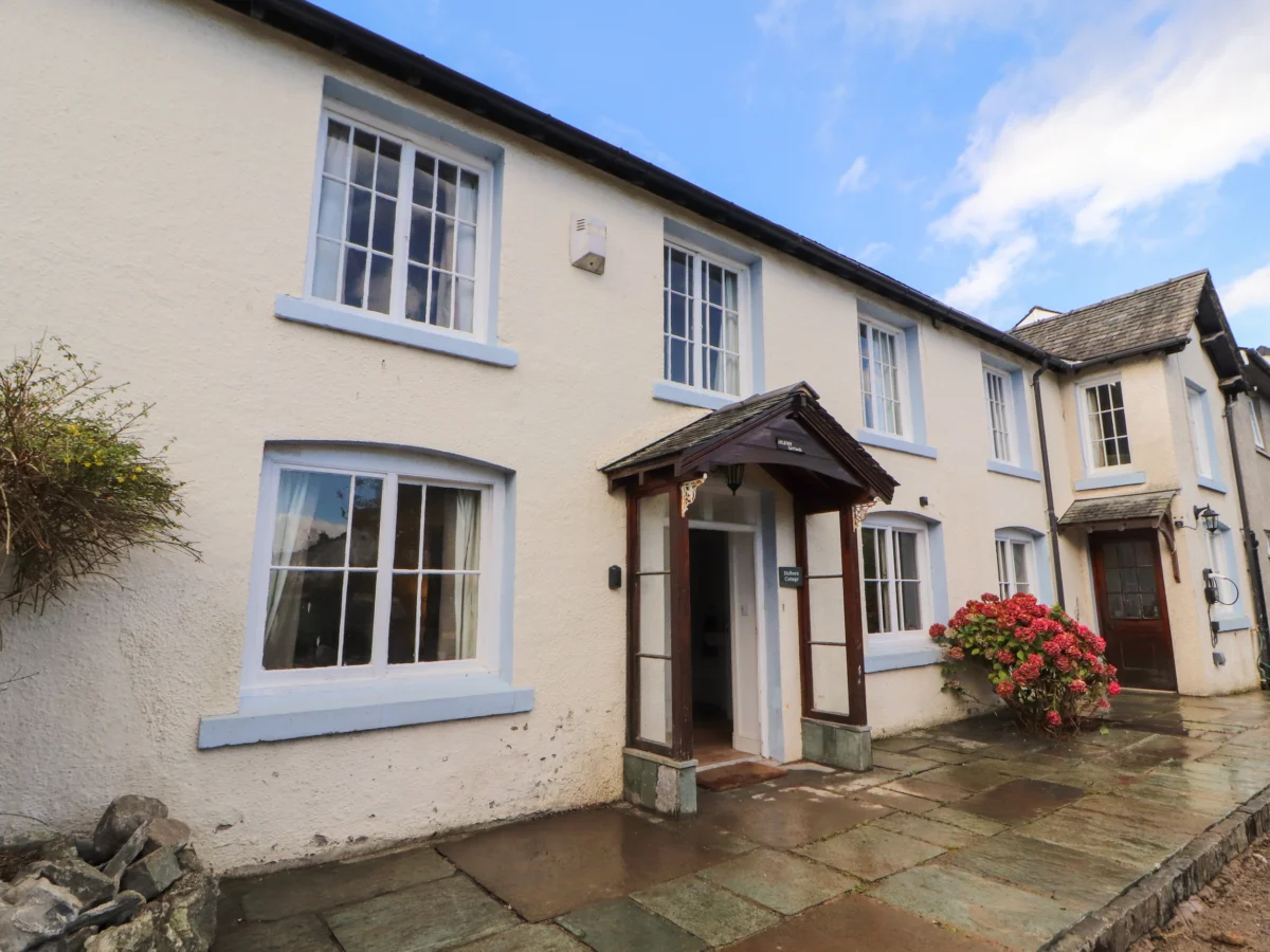 Holborn Cottage, Keswick, Cumbria. Woodburning stove. Pet-friendly. En-suite. EV charging available.
