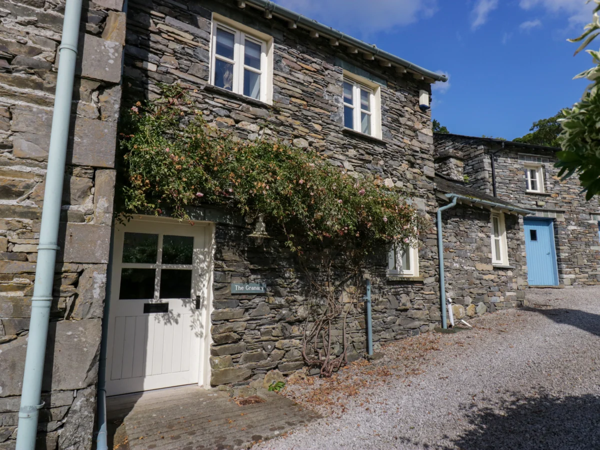 The Granary, Outgate nr Hawkshead Cumbria. Off-road parking. Smart TV. Enclosed garden. Pet-friendly