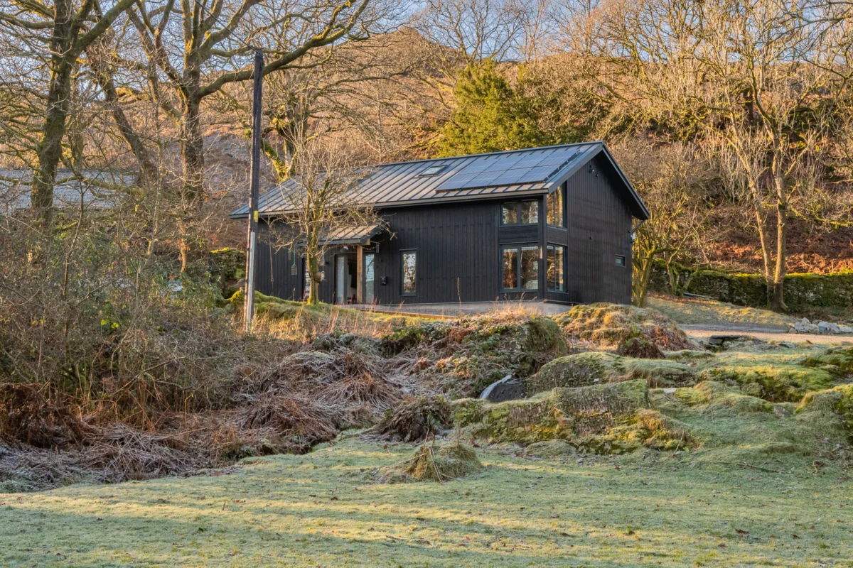 Kolbeh, Water Yeat, Cumbria. Freestanding bath. Open plan. Near Coniston Water. Highchair. En-suite.