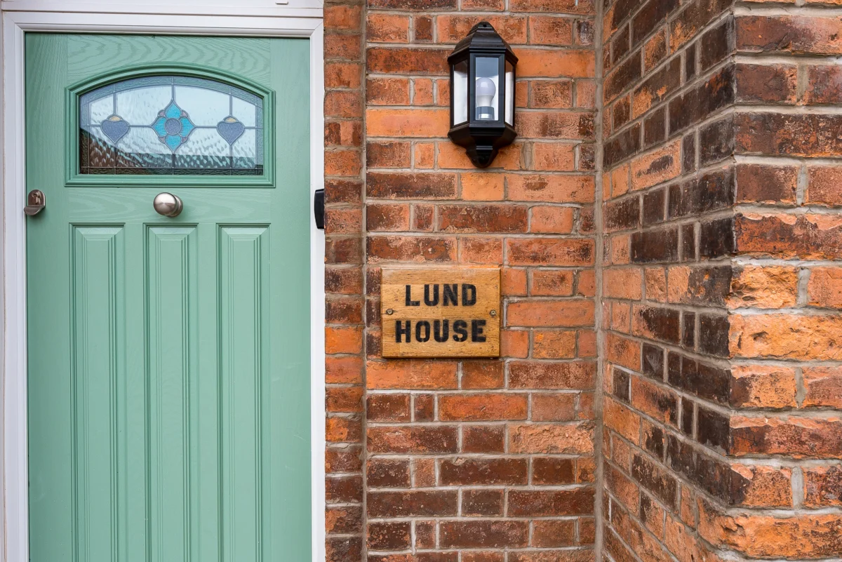 Lund House, Ulverston, Cumbria. Hot tub. Three-storey. Smart TVs. Electric fire. Pet-friendly. 6 bed