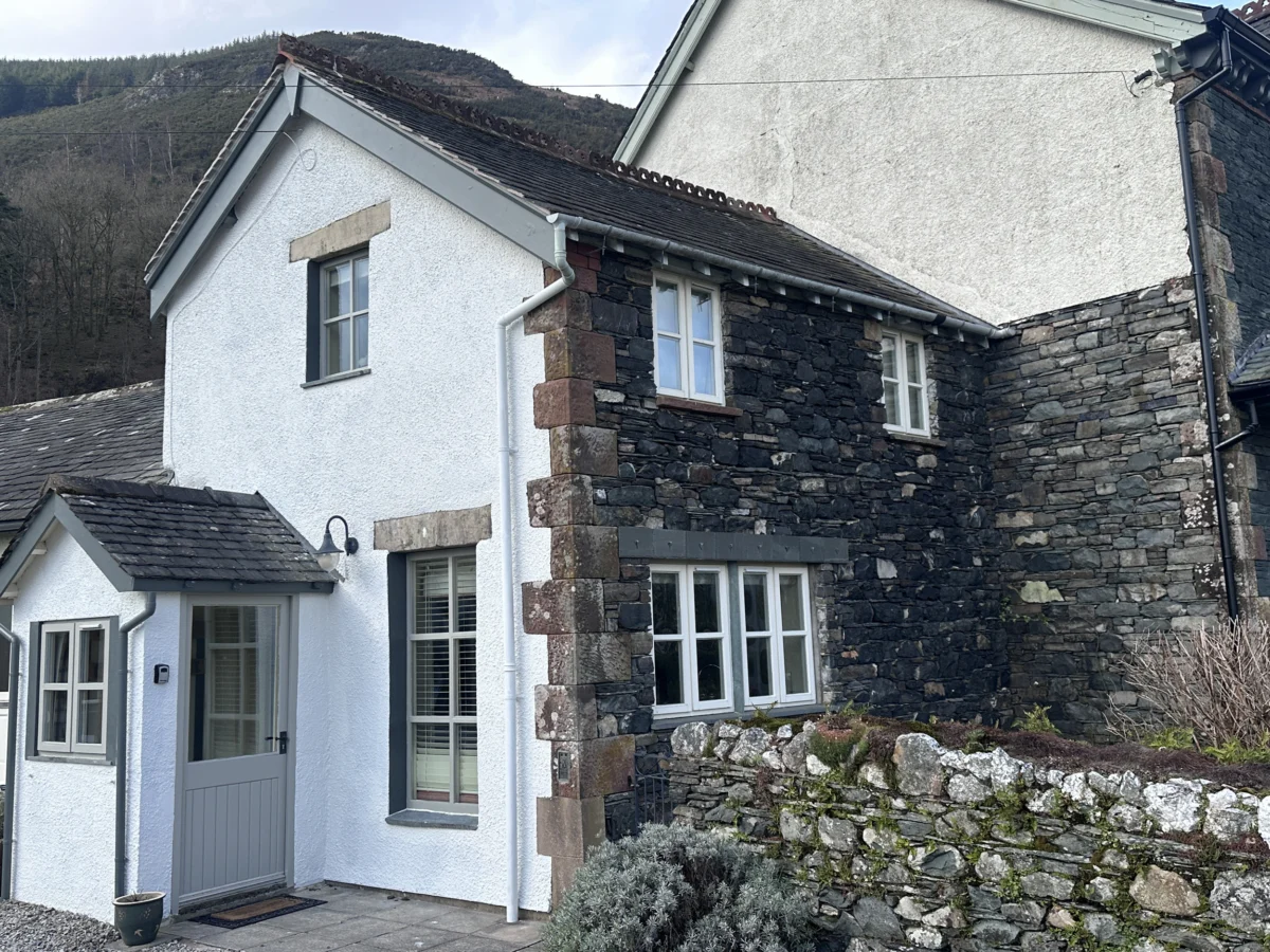 Squirrel Cottage, in Thornthwaite, Cumbria. Woodburning stove. Romantic. En-suite. Open-plan living.