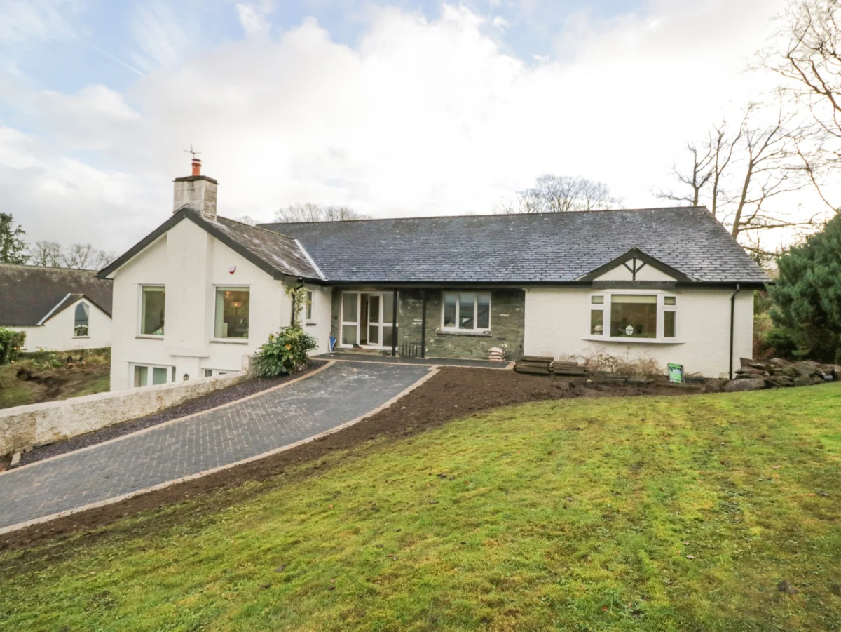 Whimhowe in Windermere, Cumbria. Family friendly. Smart TV. Enclosed garden. Pet-friendly. Open-plan
