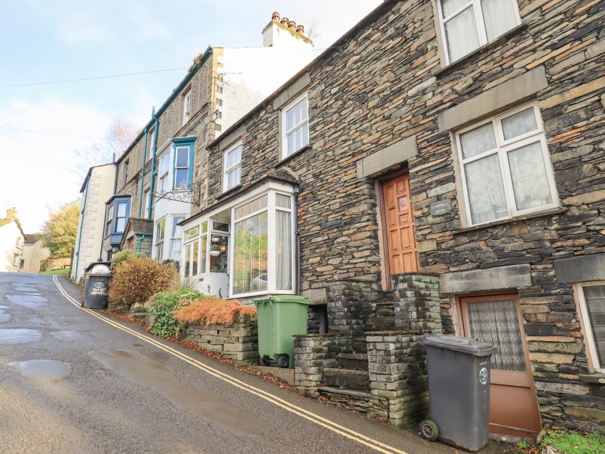 Silverhow Cottage, Ambleside, Cumbria. Lake District National Park. Near pub, shop. Electric fire.