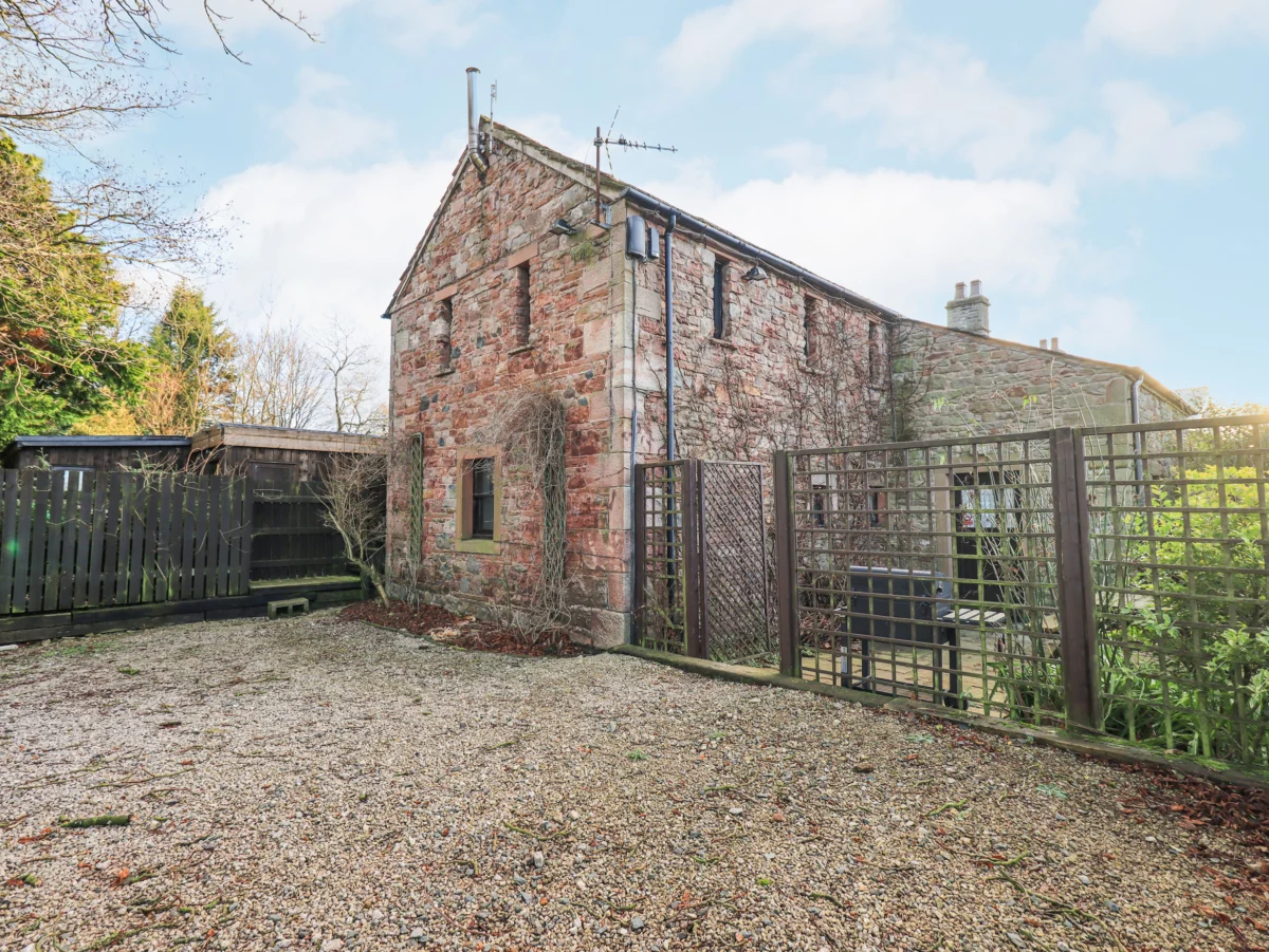 Barn Owl Cottage in Hutton-in-the-Forest in Cornwall. Woodburning stove. Rural. Pet-friendly policy.