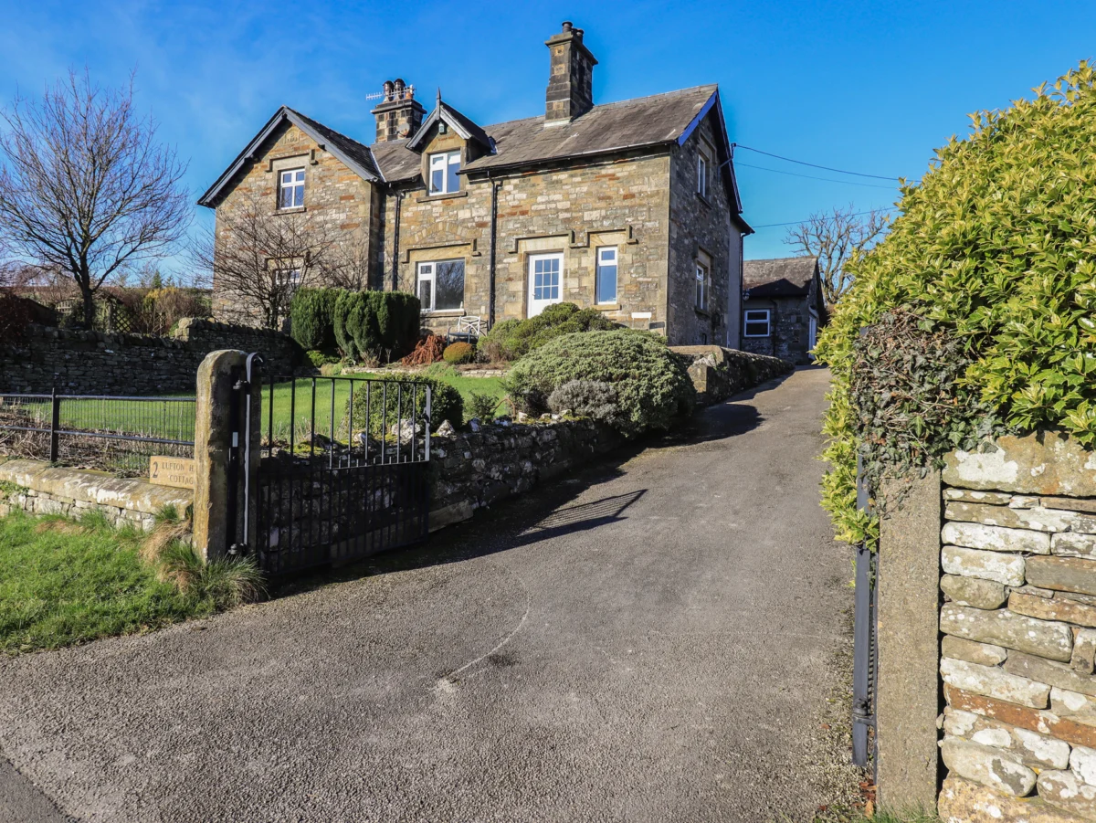 2 Lupton Hall Cottages, Lupton
