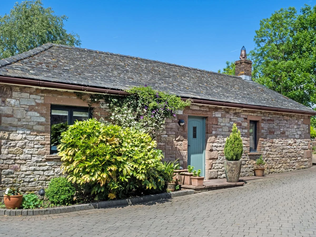 Hole House Farm Cottages - Riverbank Cottage