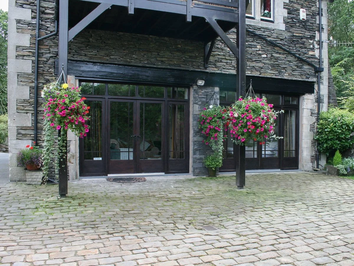 The Abbey Coach House - The Coaches