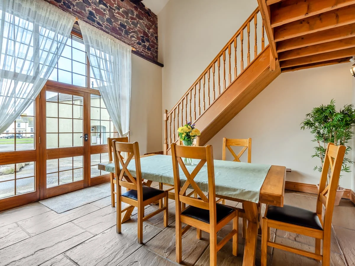 Dickinson Place Holiday Cottages - Barley Store
