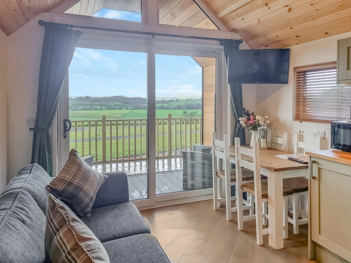 Holmescales Lodges - Tyan
