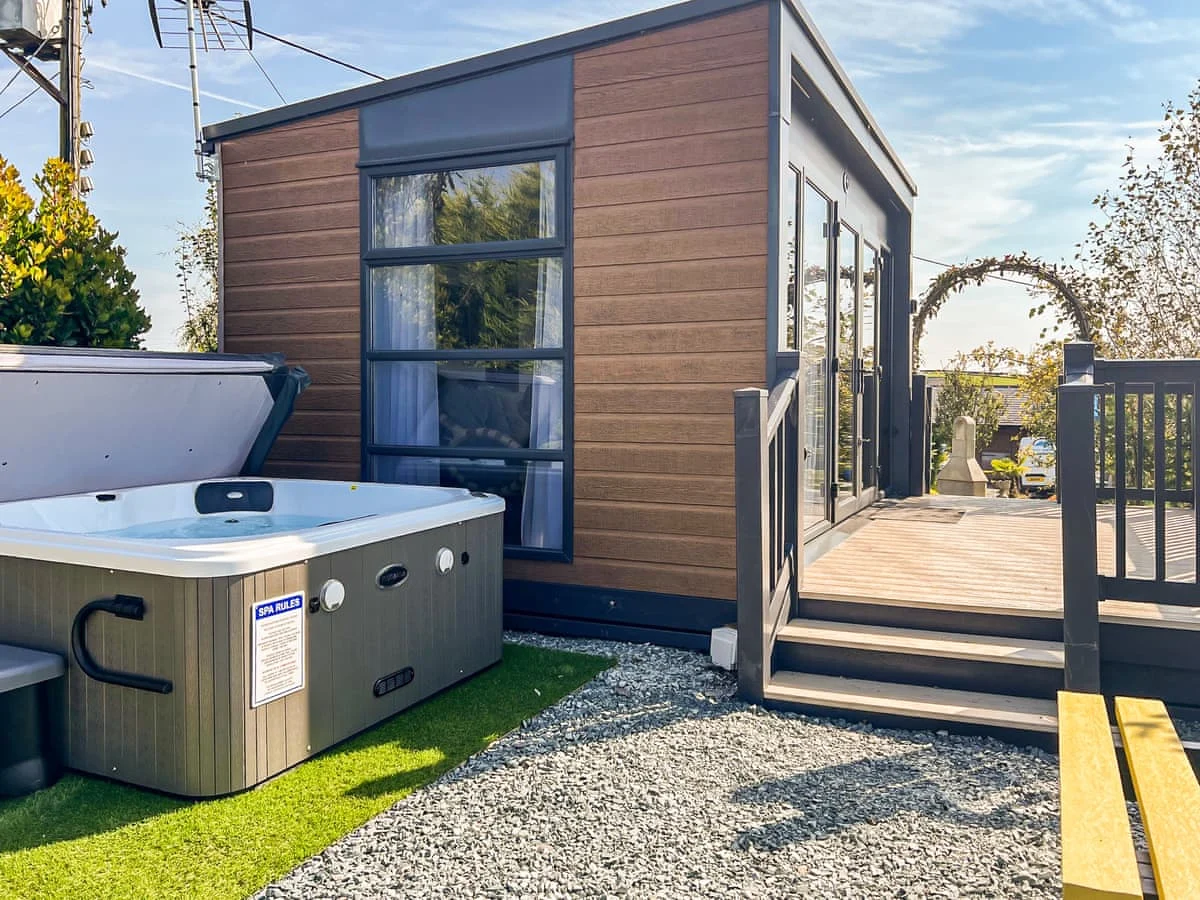 The Lodge Pod