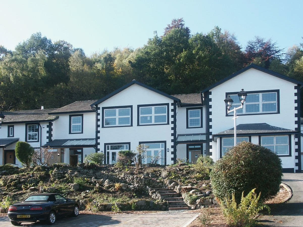 7 Ladstock Hall