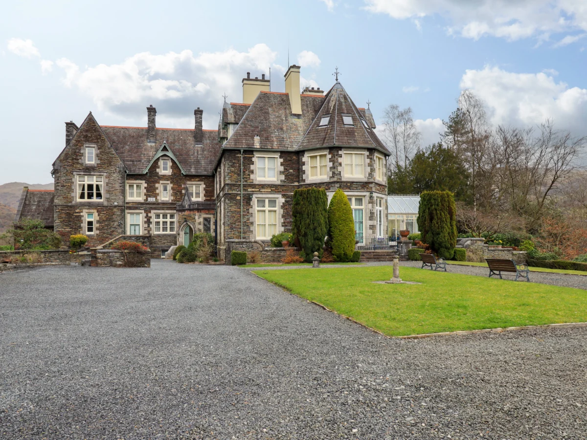 The Lookout in Ambleside, Cumbria. Second-floor apartment. En-suite. In a National Park. Dishwasher.