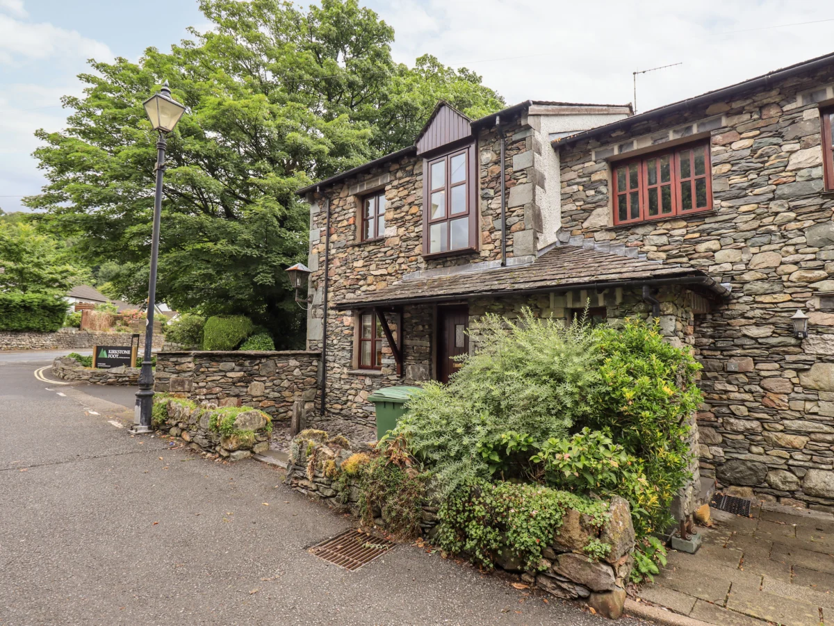 Chapelside Cottage, Ambleside, Cumbria. Reverse level accommodation. Near a shop, pub and lake. WiFi