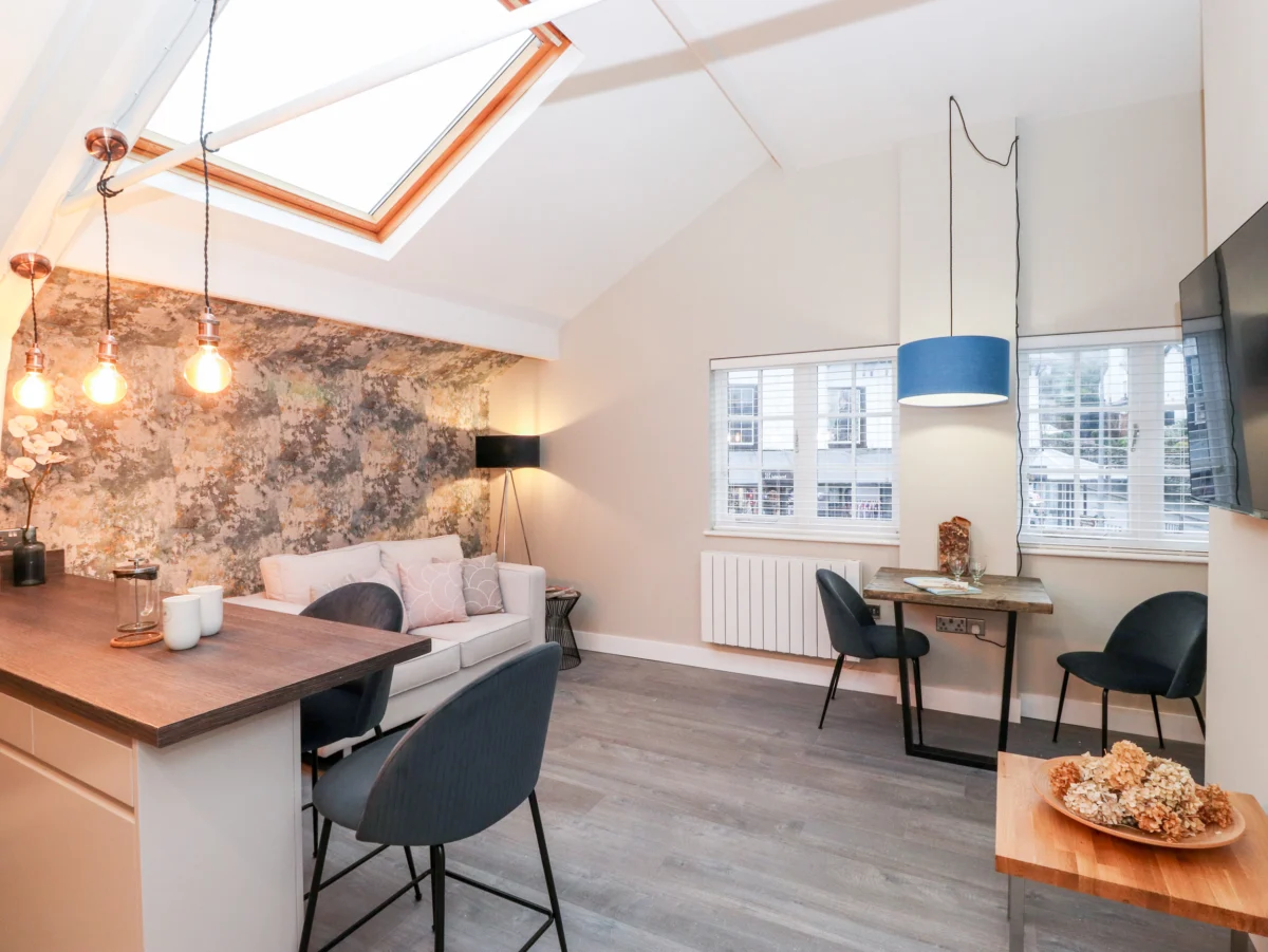 2B Chestnut Tree House, Bowness-On-Windermere, Cumbria. In National Park. Near lake, pub, shop. WiFi