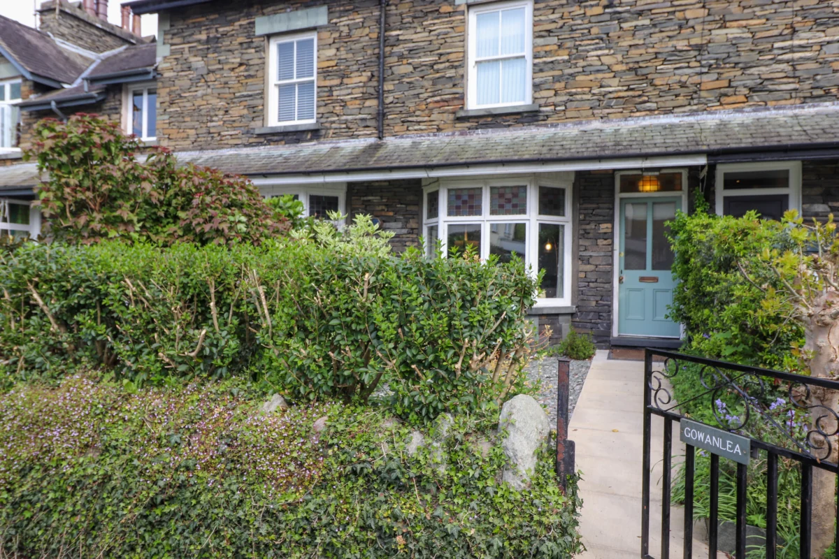 Gowanlea, Ambleside, Cumbria, Lake District National Park. Smart TV. Four-storey. Near shop and pub.