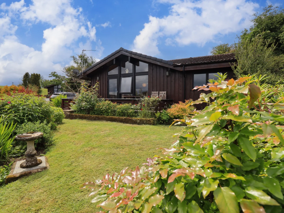 Greengarth nr Penrith, Cumbria. Three-bedroom lodge, enjoying countryside views. Near National Park.